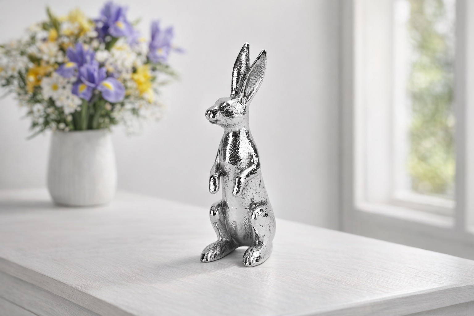 Figurka z tworzywa Królik 19,5 cm srebrny GJ0391