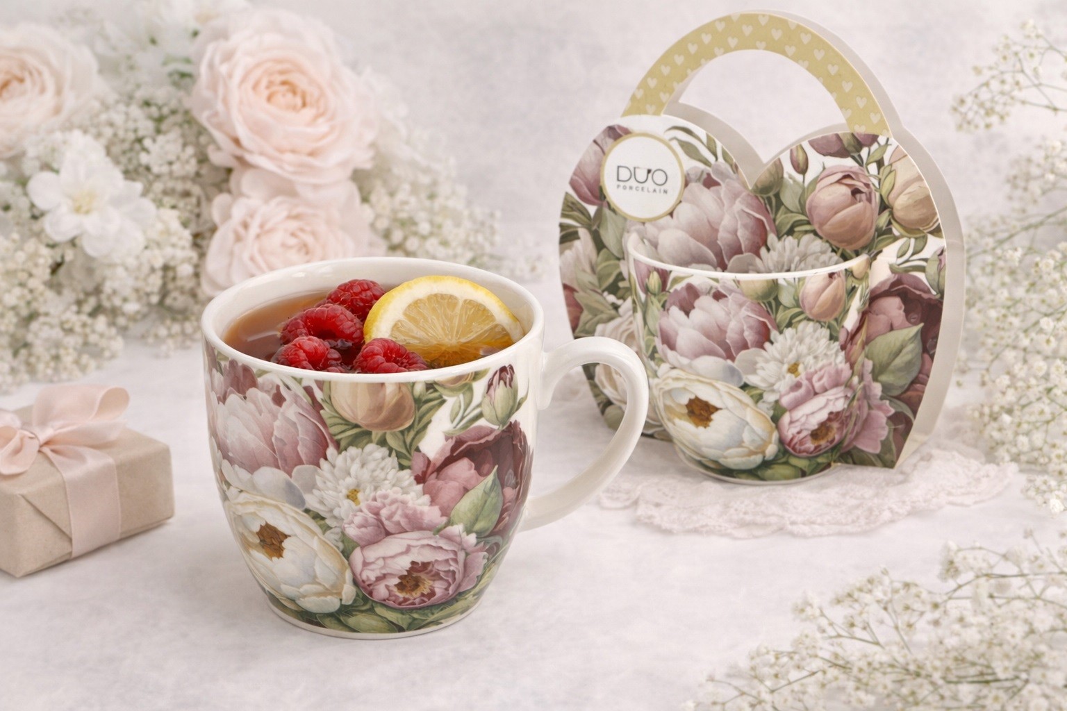 Kubek porcelanowy 460 ml Piwonie w koszyczku