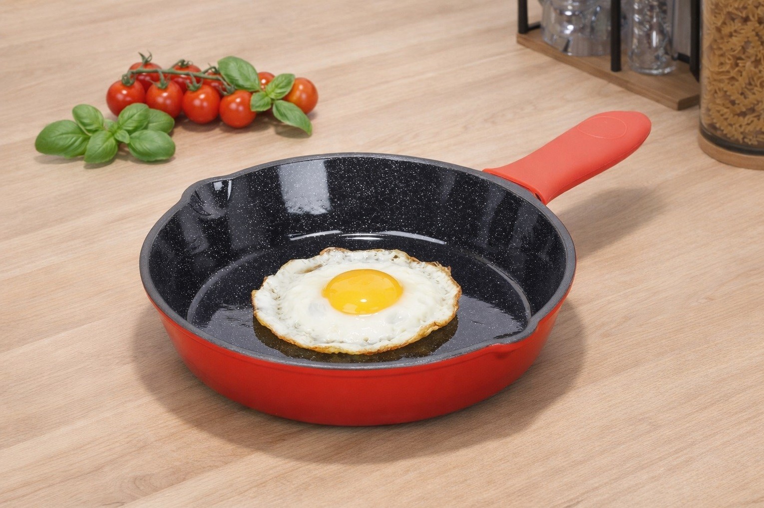 Patelnia żeliwna 20 cm emaliowana z silikonową nakładką CAST ENAMEL