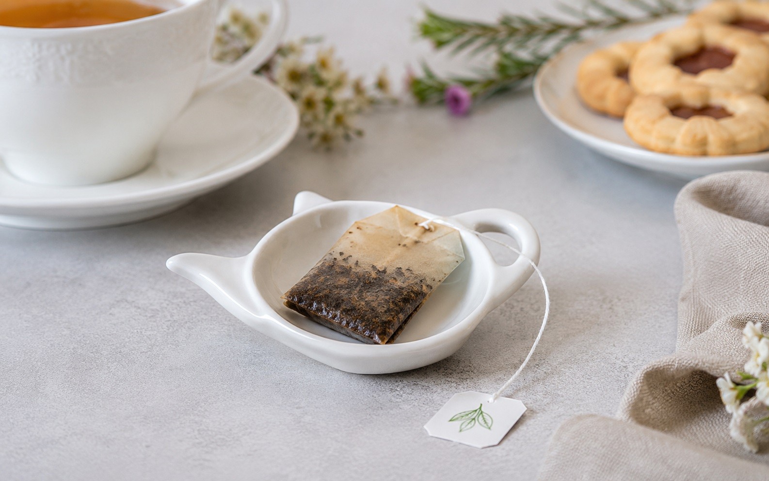 Porcelanowa podstawka na torebkę herbaty Czajnik